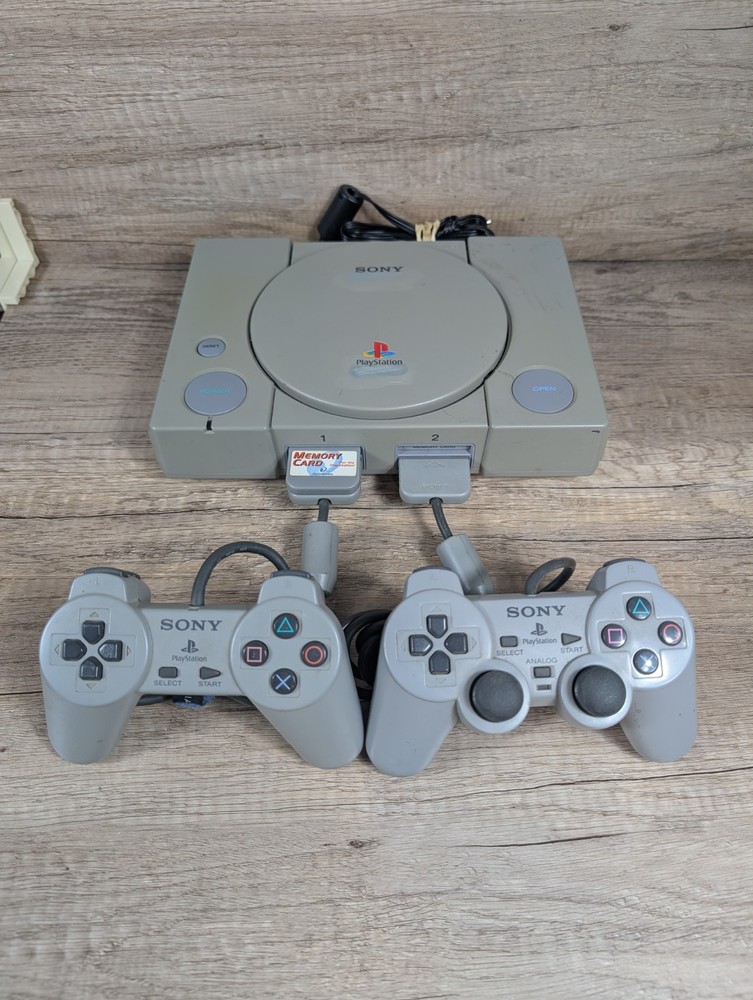 Sony Playstation 1 PS1 Console Bundle w/ 2 Controllers Av Cord Memory SCPH-7501