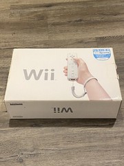 Nintendo Wii 512MB Gaming Console – White (RVLSWFSP)