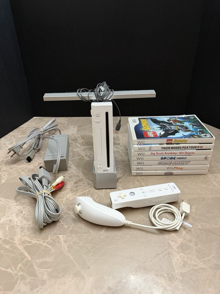 Nintendo Wii Bundle – Power, A/V Cables, & Sensor – 7 Games & Accesories