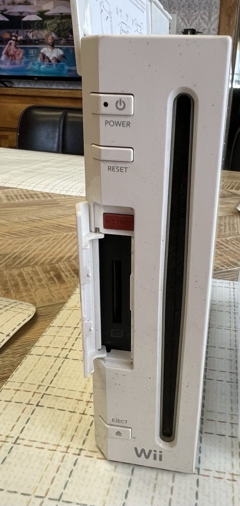 Nintendo Wii Console – White NO CORDS OR REMOTES