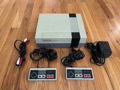 Original NES Nintendo Entertainment System with 2 Controllers and Cords NES-001