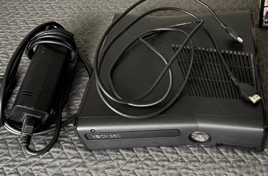 Microsoft Xbox 360 Black Console MW3 Wireless Controller HDMI