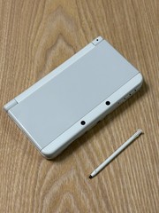 Nintendo New 3DS White Handheld Console KTR-001 with Stylus Japan