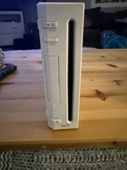 Nintendo Wii Console comes with 2 remotes, accessories and cables!