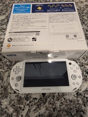 PS Vita PCH-2000 Glacier White/with Box/Grade B-/untested