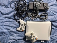 Xbox 360 Arcade Edition Console Bundle with 256MB Memory & Dual Wired Controller