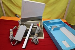 🎮 Nintendo Wii Console Bundle Wii Sports Controllers Nunchuks Pink WiiU 🔥