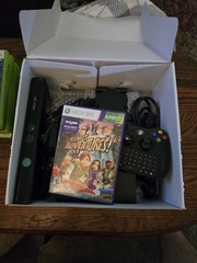 Xbox 360 S Glossy 250gb With Org Box And Complete Halo Bundle +2 Games.