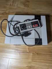 Original Nintendo NES Console (PARTIALLY TESTED) powers on