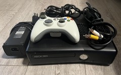Microsoft Xbox 360 S 250GB Black Console w/ White Controller TESTED