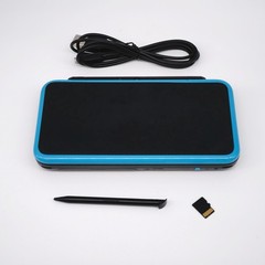 Nintendo “New” 2DS XL LL Console Black & Turquoise w/ extras (USA Seller)