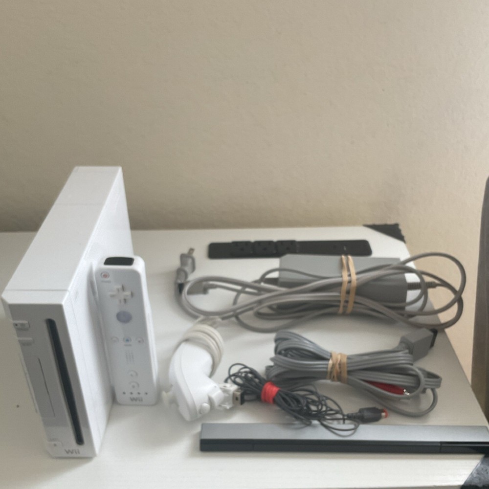 Nintendo Wii Home Console White RVL-001 with Remote, Nunchuk, Sensor Bar, Cables