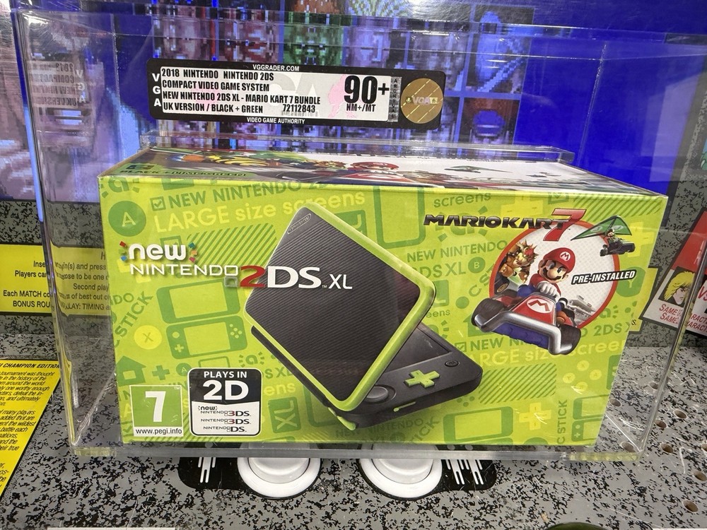 2018 Nintendo 2DS XL Mario Kart 7 System Bundle UK Version Graded VGA 90+ NM+/MT