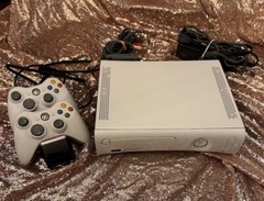 2 CONTROLLERS With Charger/ Holder Bundle Microsoft XBOX 360 PRO Gaming System