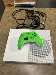 Microsoft Xbox One S Console 500GB 1681 + Controller + Cables