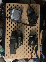 CANON KODAK JVC MILOTA BRANDED… 4 Cameras Pictured