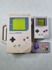 Nintendo Gameboy DMG-01 With Oem Nintendo Hard Case and Games