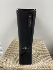 Xbox 360 4GB Console With Kinect Video Game System W / Box