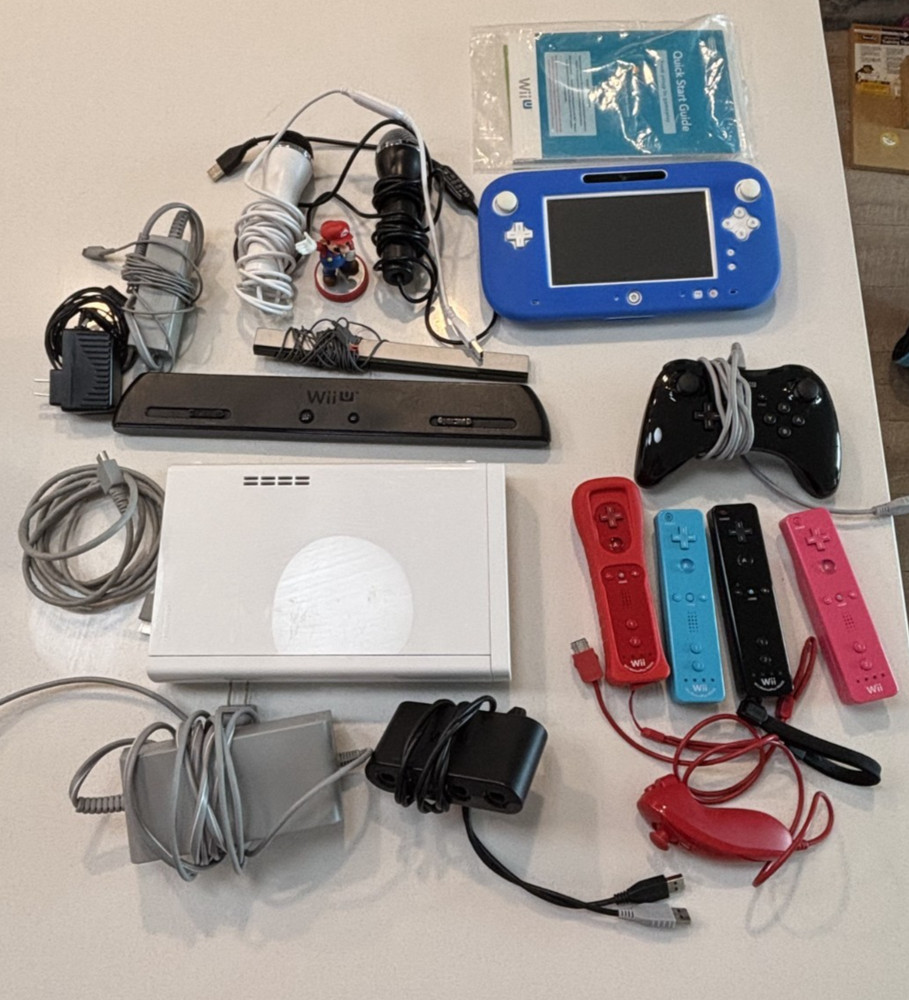 Nintendo Wii U 32GB Bundle + 14 Games Mario Kart Smash Bros 4 Wii Remotes GC Ada