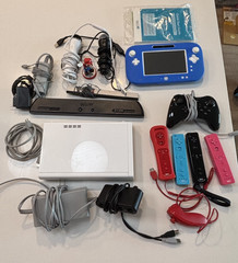Nintendo Wii U 32GB Bundle + 14 Games Mario Kart Smash Bros 4 Wii Remotes GC Ada