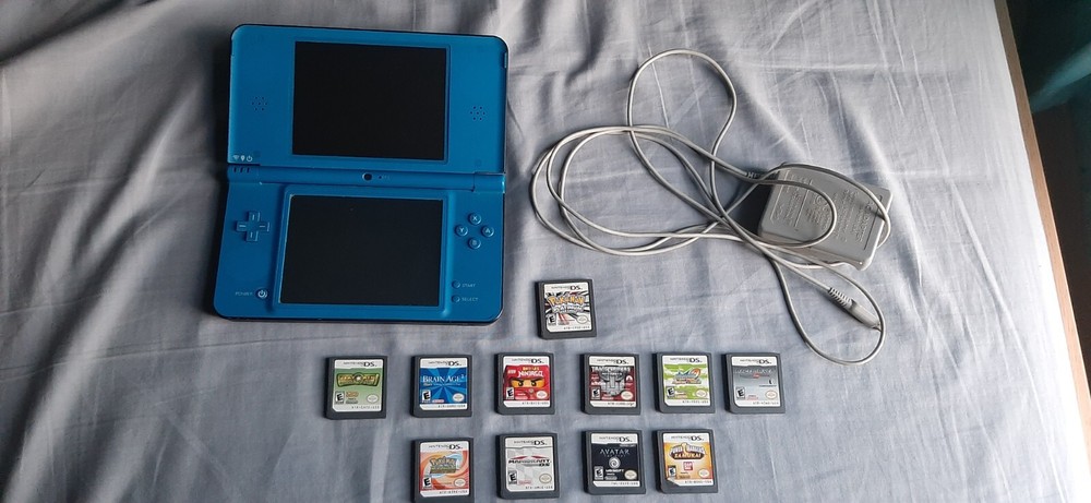 Nintendo DSi XL Handheld System – Midnight Blue w/ charger and 11 games bundle