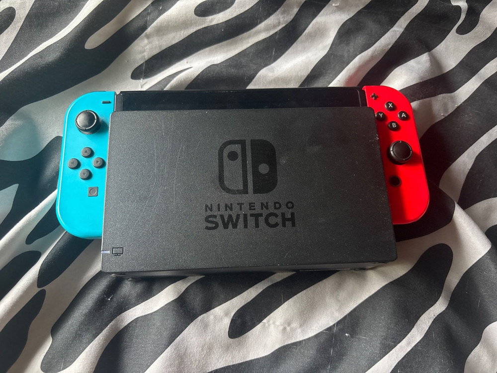 Nintendo Switch Game Console – 32GB, New Edition, Gray (10002199)