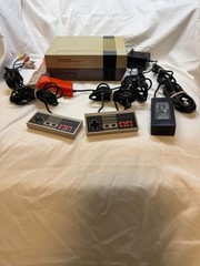 Nintendo Entertainment System NES-001 Console w/ Controllers & Zapper