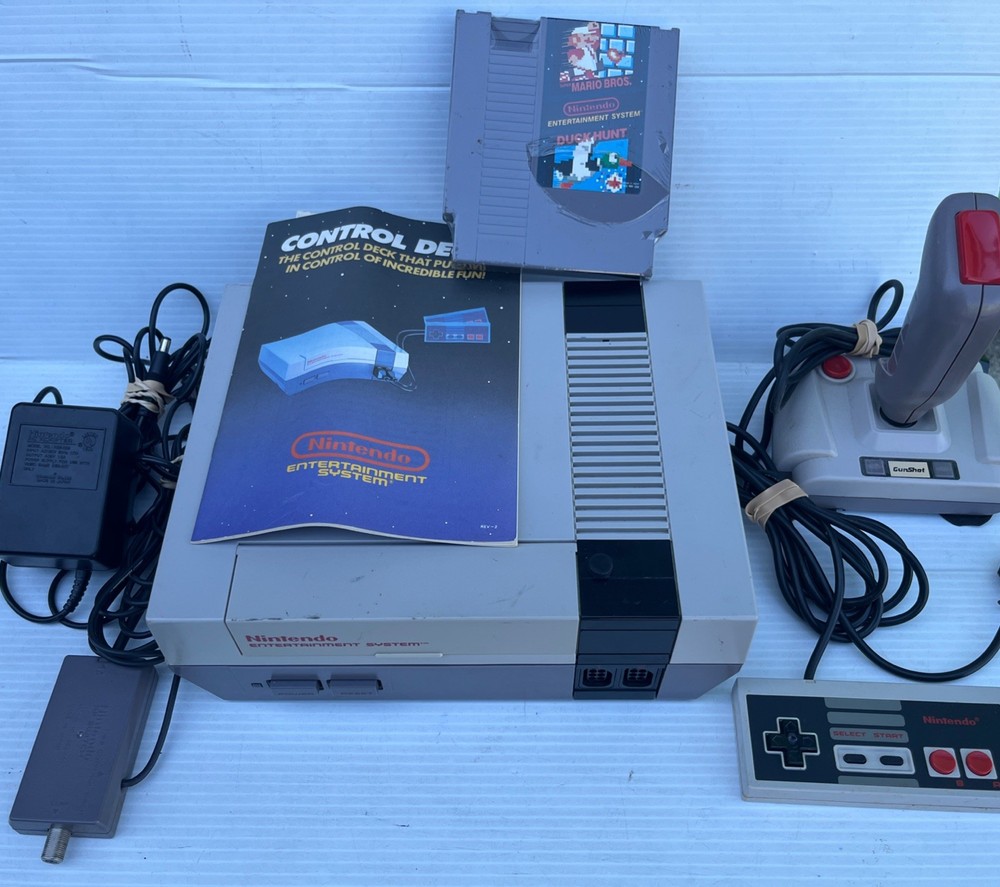 Nintendo NES Original Console W/ Mario Games 1 Controller Gunshot (Tested)