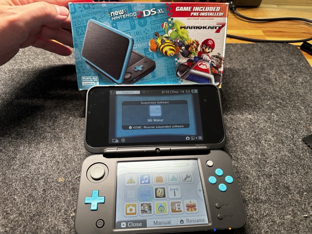 Nintendo 2DS XL Handheld Console w/ Mario Kart 7 Black/Turquoise