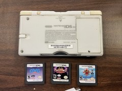 Nintendo DS Lite – white console USG-001 Working with AC Adapter
