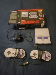 Super Nintendo SNES Mini Classic Edition Console (Hardly used)