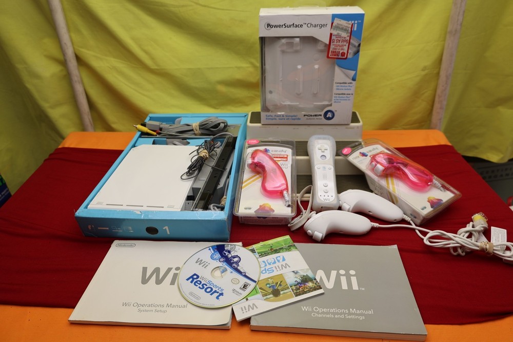 🎮 Nintendo Wii Console Bundle Wii Sports Controllers Nunchuks Pink WiiU 🔥