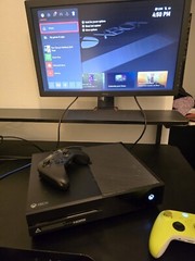 Microsoft Xbox One with Kinect 500GB Black Console – 7UV-00077
