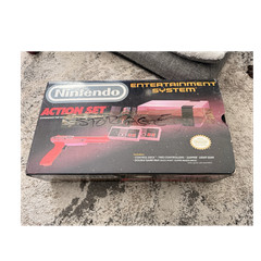 Nintendo NES Action Set Console Bundle w/ Zapper Light Gun, Box & Manuals