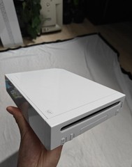 Nintendo Wii RVL-001 White Console Bundle w/ 2 Wii Remotes Sensor Bar AV Cables