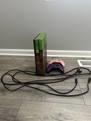 Microsoft Xbox One S Minecraft Limited Edition xbox and 2 controllers one pig