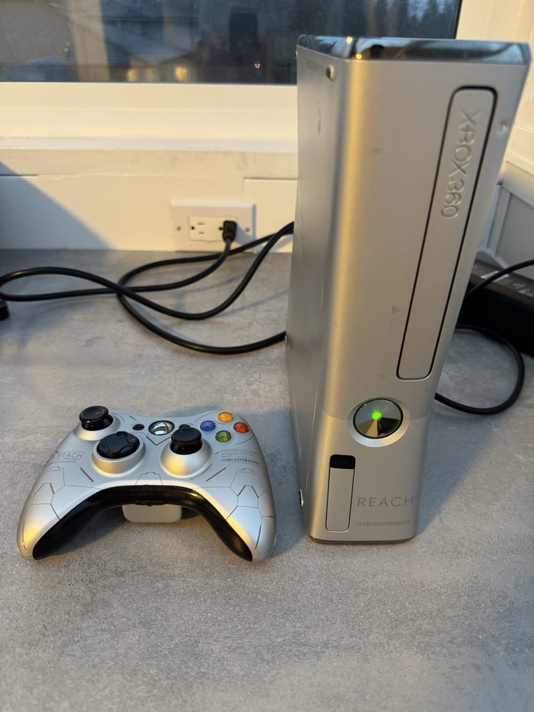 Microsoft Xbox 360 S Halo: Reach Limited Edition Silver Console . READ! Works.