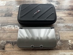 Nintendo New 3DS XL Black – NEAR MINT w OEM Charger, OEM Stylus, OEM Case +++