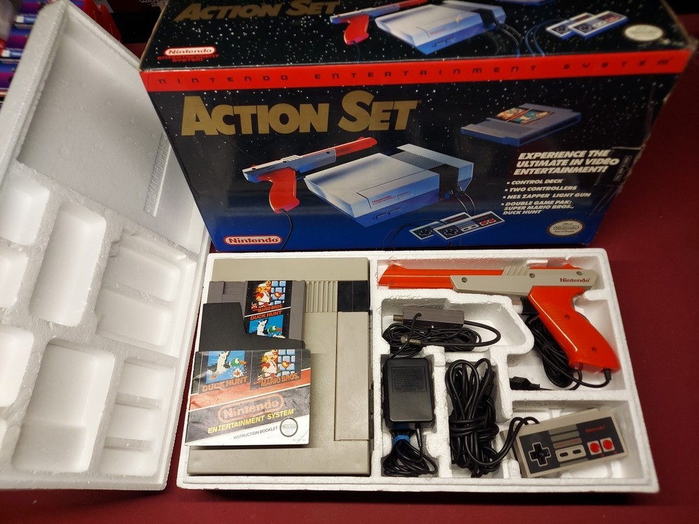 Nintendo NES Action Set Console System Tested Working Controllers Zapper Mario