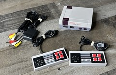 NINTENDO NES CLASSIC EDITION MINI SYSTEM & 2 CONTROLLERS CLV-001