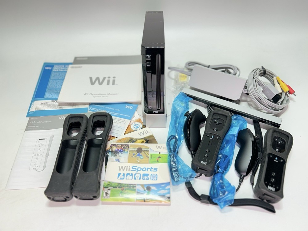 Nintendo Wii RVL-001 Black Console Motion Plus w/ Controllers Nunchuks Cords EUC