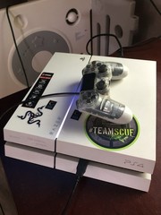 Sony PlayStation 4 PS4 White Console w/ Controller, headset, cables, game