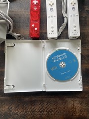 Nintendo Wii RVL-001 White Console Bundle 3 Controllers Nunchuck Wii Sports