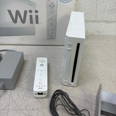 Nintendo Wii Video Game System RVL-001 Console Bundle with Controllers & Cords