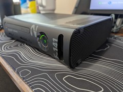 Xbox 360 Console Modern Warfare 2 Edition With Games. Controllers, Kinect