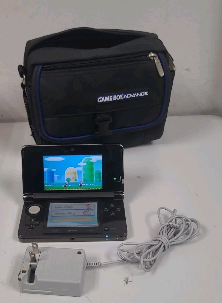 NINTENDO 3DS With SUPER MARIO BROS 2 and CHARGER & FANNY BAG
