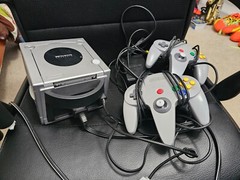 Nintendo GameCube Platinum Console – Silver with 2 controllers
