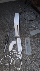 Nintendo Wii RVL-001 White Console Bundle with Controller Nunchuck Cords
