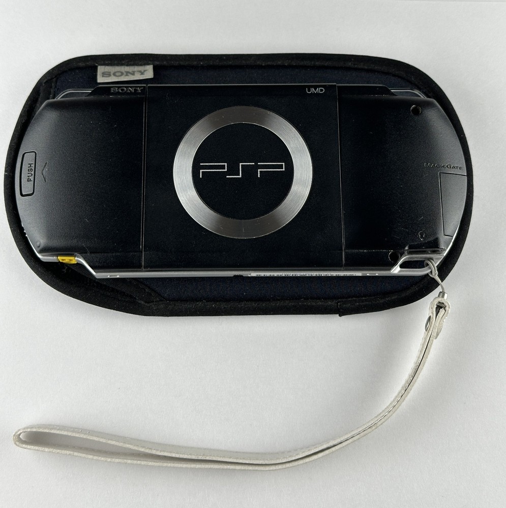 Sony PlayStation Portable PSP-1001 W/ Memory Card & Charger & Soft Case