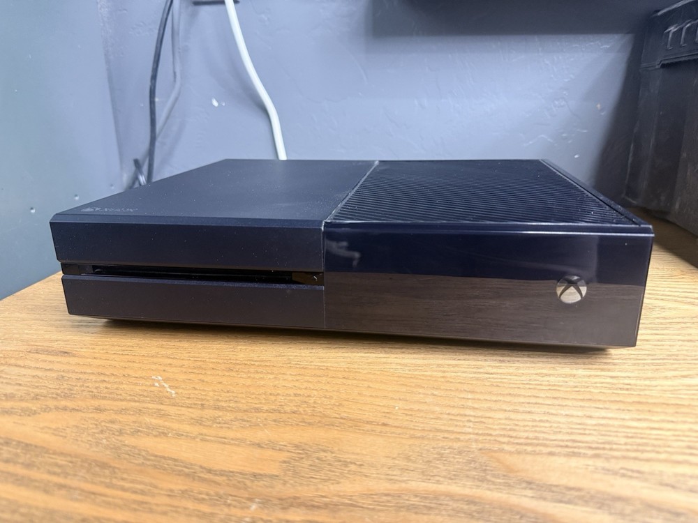 Microsoft Xbox One 1540 500GB Console Black 1080p Wi-Fi w/ Power brick